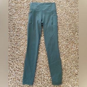 Athleta Salutation stash pocket II tight-XS